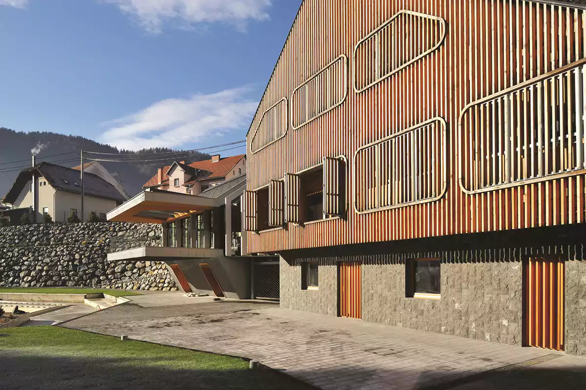 نمای چوبی ساختمان