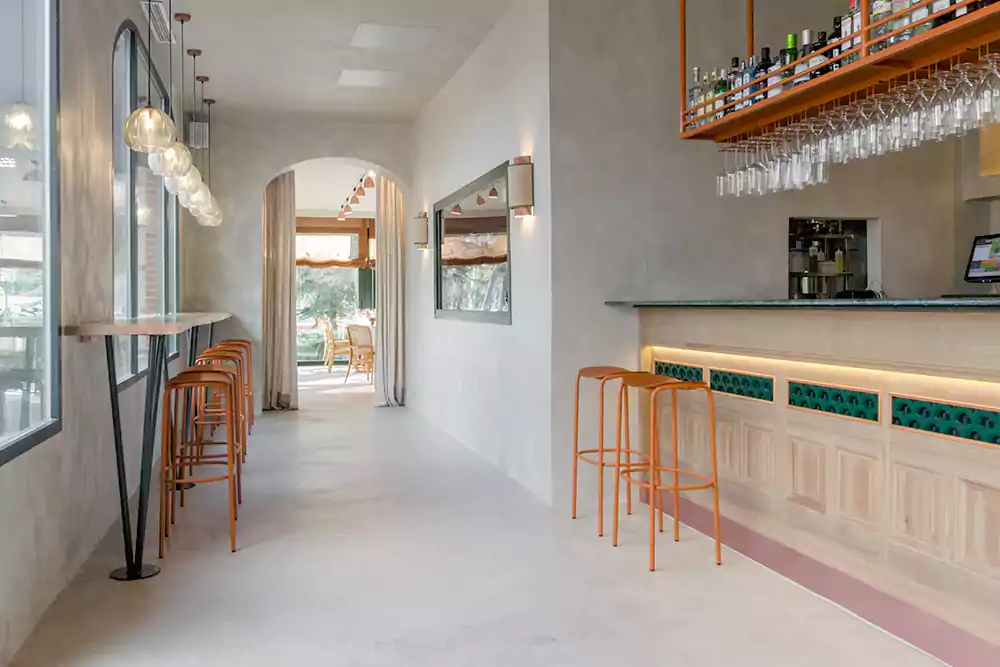 طراحی داخلی کافی شاپ با میکروسمنت