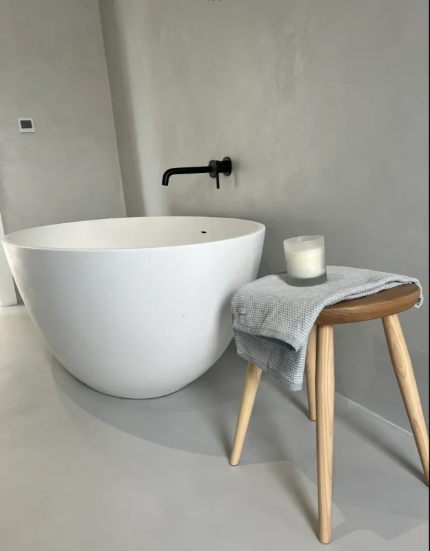 به کاربردن میکروسمنت در حمام و سرویس بهداشتی