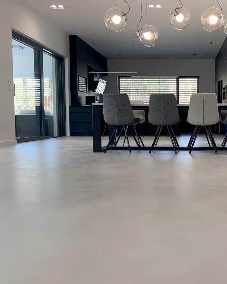 ساخت میز و کانتر با پوشش میکروسمنت در طراحی مینیمال و صنعتی