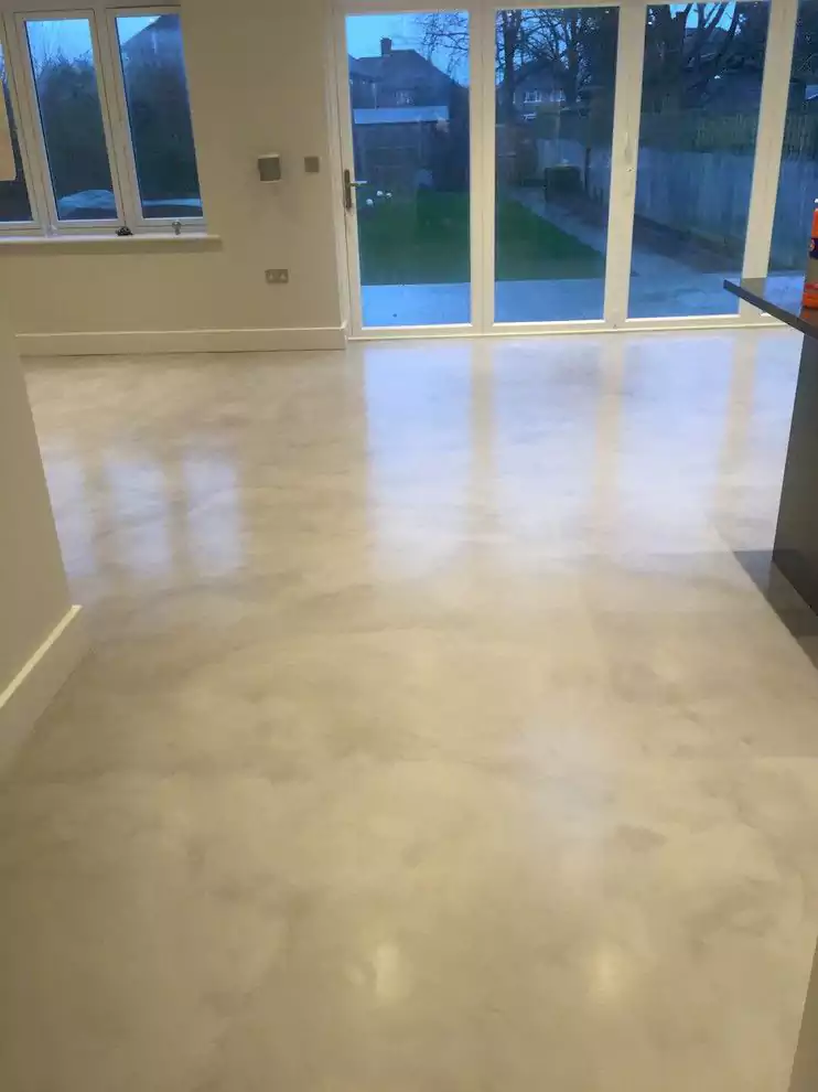 اجرای کف و دیوار میکروسمنت در لابی و فضاهای تجاری پرتردد