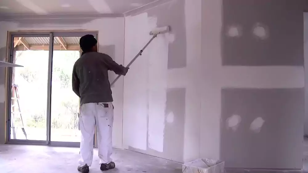 زیرسازی قبل از رنگ دیوار برای جلوگیری از پوسته شدن