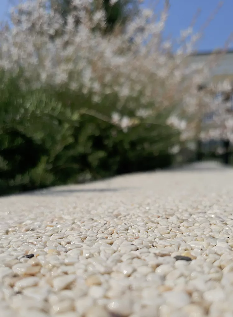 جزئیات اجرای دیپسی در محوطه اطراف استخر ویلای رامسر
