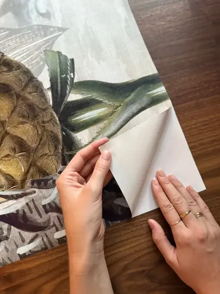 اجرای کاغذ دیواری